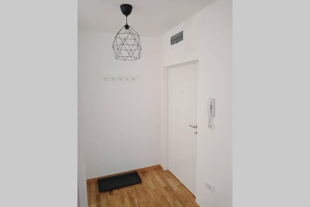 Uptown Girl Apartment Belgrade Luaran gambar