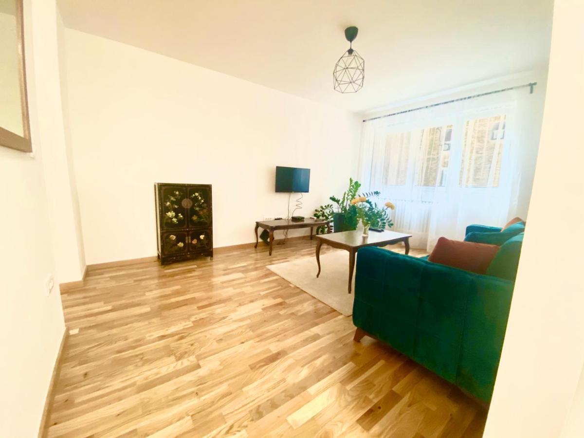 Uptown Girl Apartment Belgrade Luaran gambar