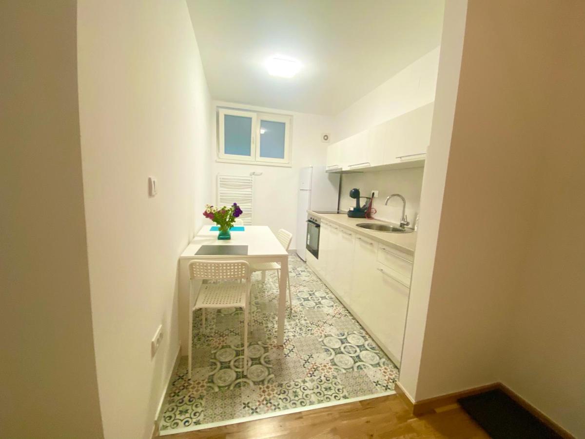 Uptown Girl Apartment Belgrade Luaran gambar